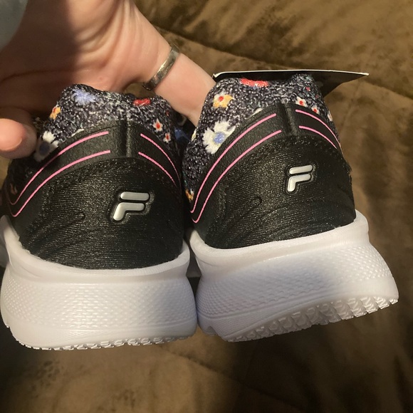 Fila brand,size 7.5, black and floral,memory foam, new with tags, comfy - Picture 6 of 10